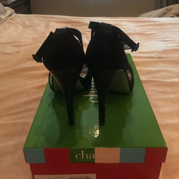 Black strappy sandals- by Charles David - Picture 3 of 6